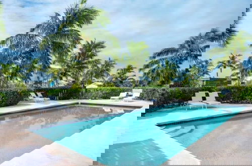 Foto 7 - Coastal Retreat: Newly Remodeled Beach House With Pool
