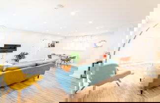 Foto 1 - South Quay Apartment - 2 Bedrooms - 2 Bathrooms