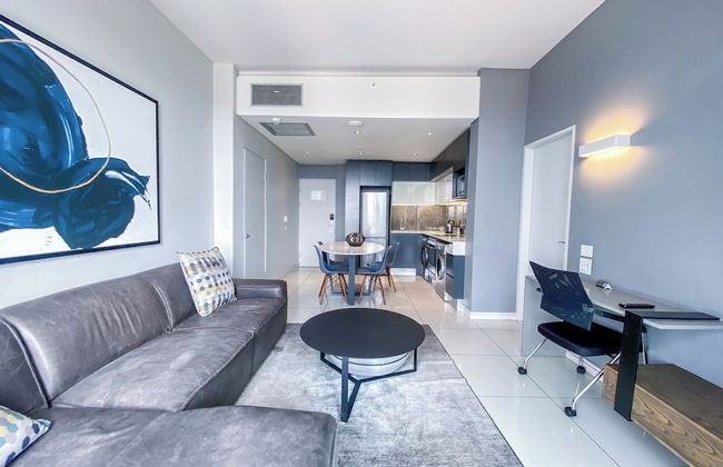 Sandtoncity-apartment-sleeps2-pool-parking - Foto 6