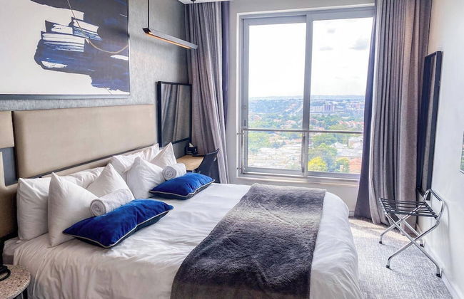 Sandtoncity-apartment-sleeps2-pool-parking - Foto 1