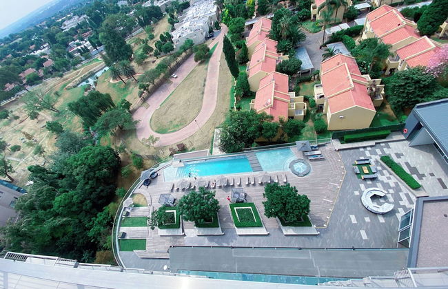 Sandtoncity-apartment-sleeps2-pool-parking - Foto 15