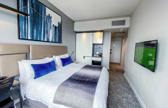 Sandtoncity-apartment-sleeps2-pool-parking - Foto 3