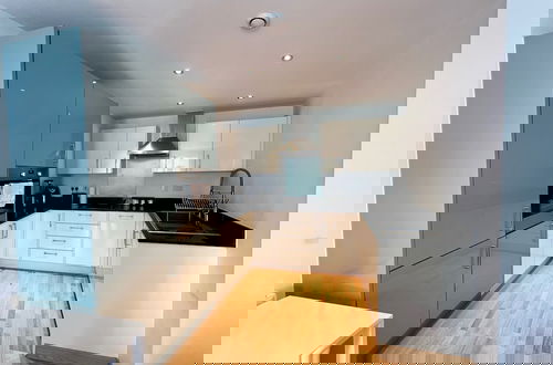 Photo 11 - 2br&2ba-balcony-freeparking-fastwifi-kingbed