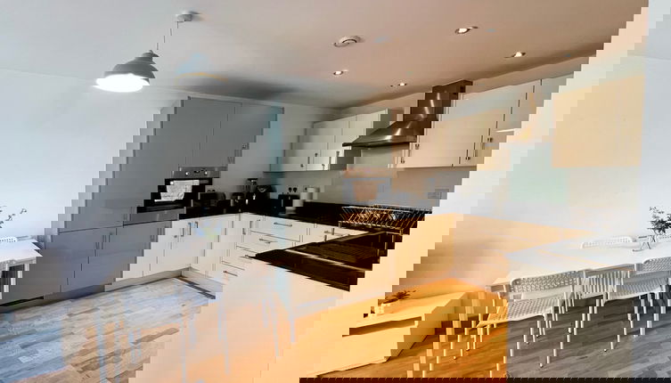 Photo 1 - 2br&2ba-balcony-freeparking-fastwifi-kingbed