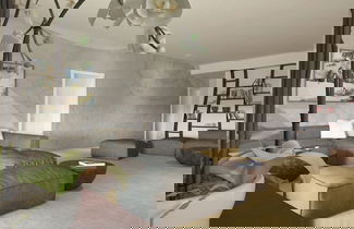 Foto 1 - 2-bed Designer Apartment Sleeps 6 With Pool