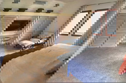 Photo 4 - Superb 2-bedroom Designer Apartment