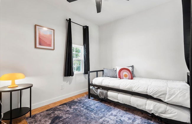 Comfortable 6BR 3BA Home w Large Yard - Foto 9