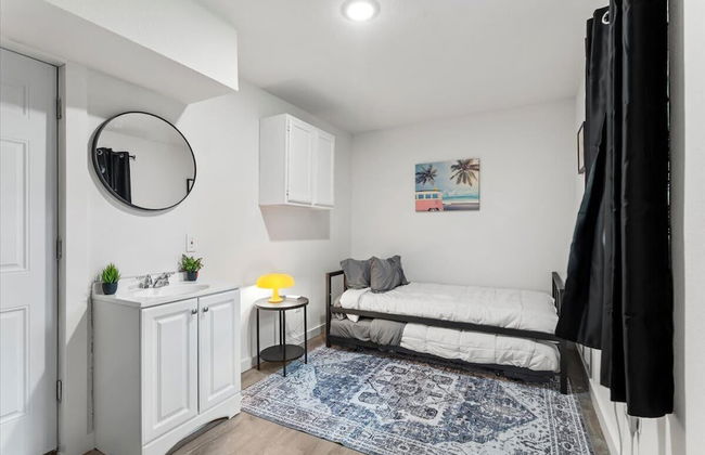 Comfortable 6BR 3BA Home w Large Yard - Foto 4