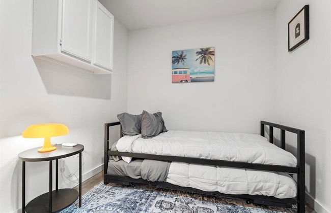 Comfortable 6BR 3BA Home w Large Yard - Foto 14