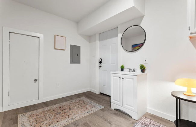 Comfortable 6BR 3BA Home w Large Yard - Foto 7
