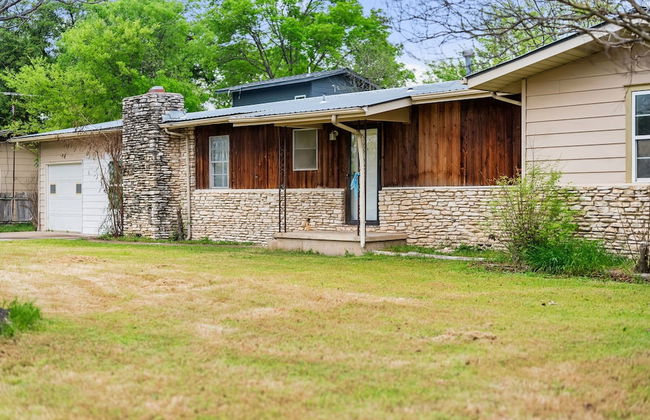 Comfortable 6BR 3BA Home w Large Yard - Foto 41