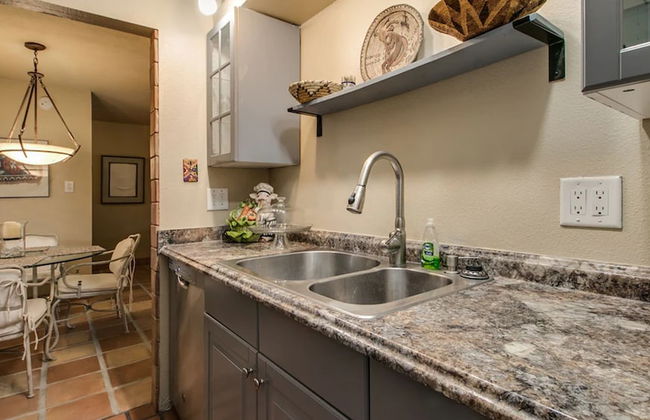 Charming 1-bdrm Condo Steps to Old Town Scottsdale - Foto 5