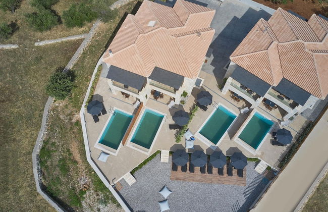 Beachfront Alassa Villas w Private Pools Complex - Foto 9