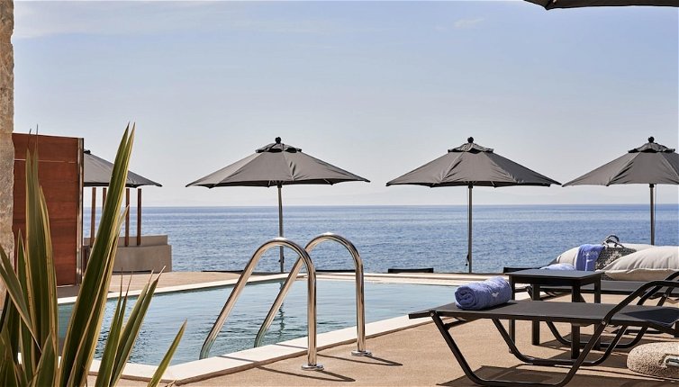 Foto 1 - Beachfront Alassa Villas w Private Pools Complex