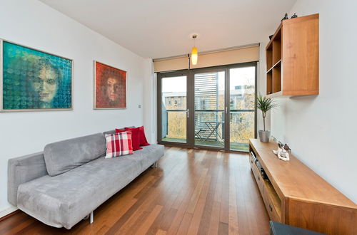 Photo 5 - Spacious Flat With Balcony Close to the River in Greenwich by Underthedoormat