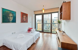 Photo 3 - Spacious Flat With Balcony Close to the River in Greenwich by Underthedoormat