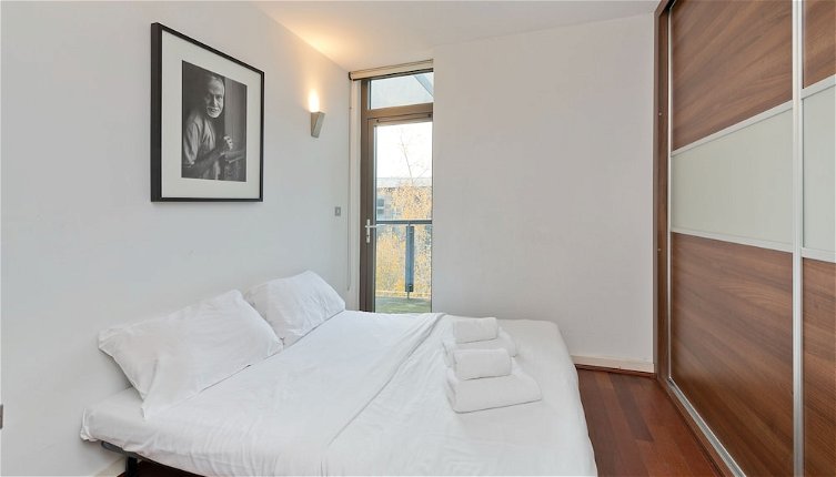 Photo 1 - Spacious Flat With Balcony Close to the River in Greenwich by Underthedoormat