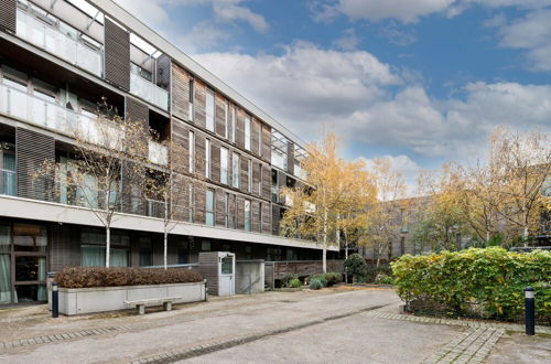 Photo 15 - Spacious Flat With Balcony Close to the River in Greenwich by Underthedoormat