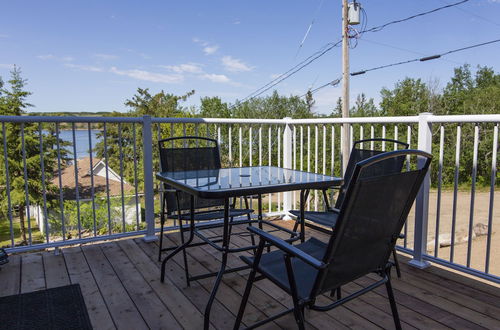 Photo 15 - Luxury Loft Cottage In Manitou Beach