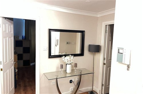 Photo 3 - Beautiful 1-bed Apartment in Wimbledon- London