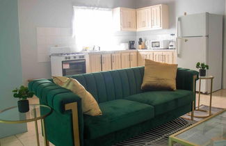 Photo 2 - Apt 2 Stylish 2 bed Cosy and Comfortable