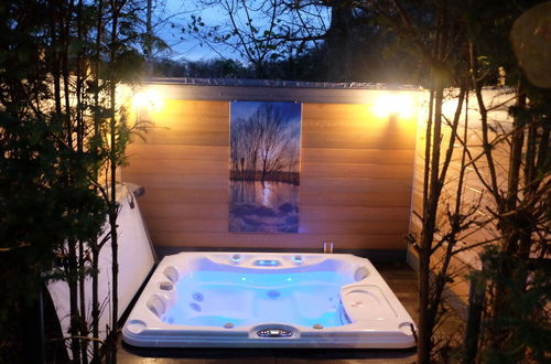 Photo 26 - Picturesque Holiday Home in Oldenzaal with Hot Tub