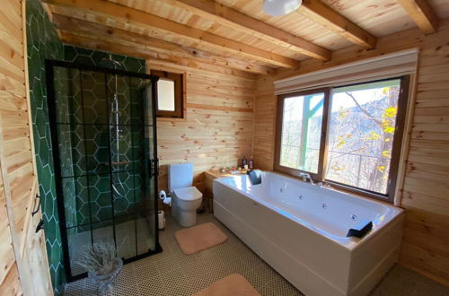 Photo 10 - Secluded Wooden House With Jacuzzi in Sapanca