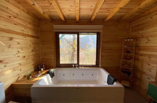 Foto 4 - Secluded Wooden House With Jacuzzi in Sapanca