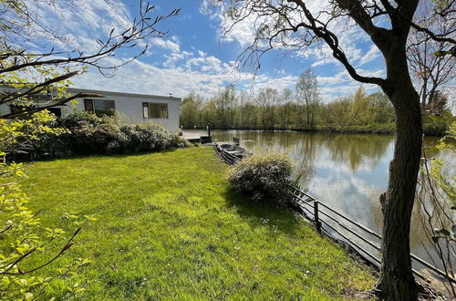 Photo 21 - Fantastic Villa in Ooltgensplaat With Jetty