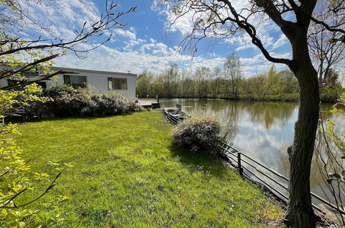 Photo 20 - Fantastic Villa in Ooltgensplaat With Jetty