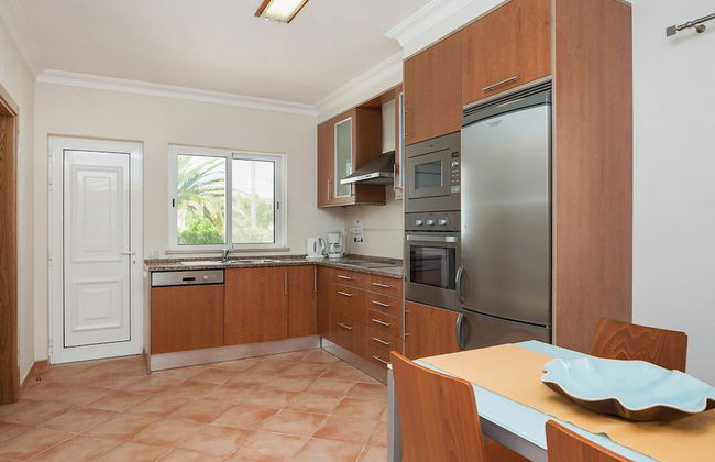 Lively Holiday Home in Albufeira With Private Pool 500m From the Beach - Foto 11