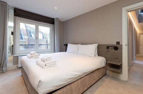 Photo 16 - Stunning 3 Bedroom Flat in Covent Garden