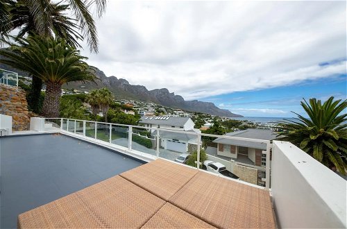 Photo 17 - Stylish and Bright 1 Bedroom Apartment - Camps Bay