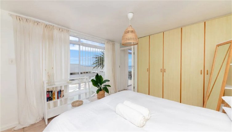 Photo 1 - Stylish and Bright 1 Bedroom Apartment - Camps Bay