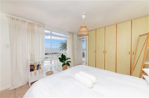 Photo 1 - Stylish and Bright 1 Bedroom Apartment - Camps Bay