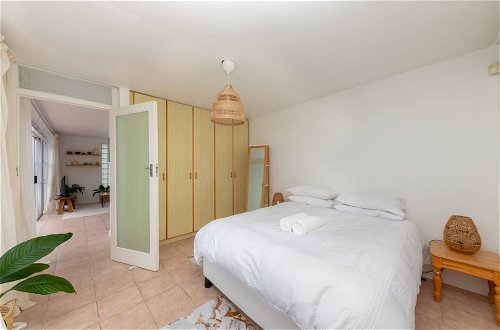 Photo 2 - Stylish and Bright 1 Bedroom Apartment - Camps Bay