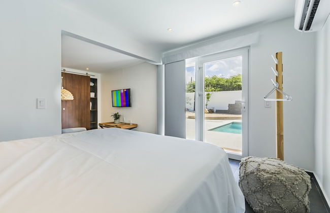 Boca Catalina Modern Villa - Photo 45