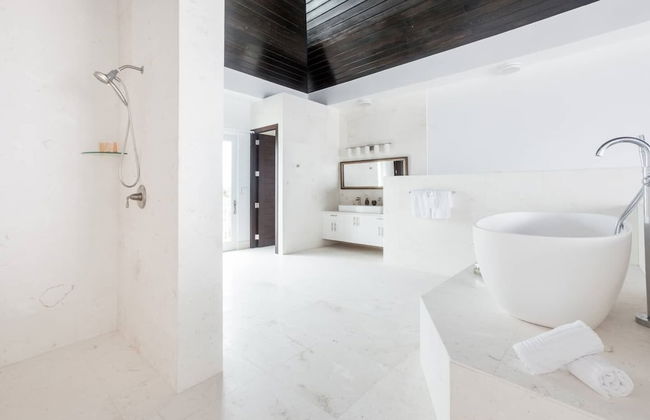 SulMare at Taylor Bay Luxury Villas - Photo 36