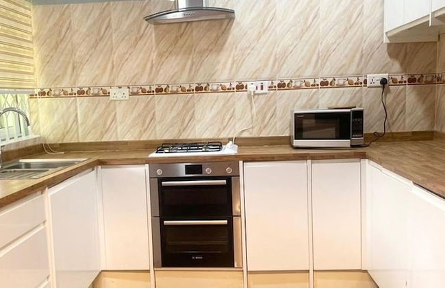 Beautiful 4-bed House in Koforidua - Photo 3