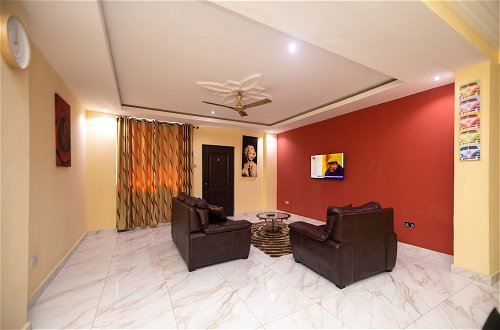 Photo 14 - Stunning 2-bedroom Furnished Apartment in Accra