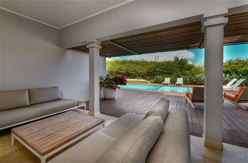 Photo 14 - Beach Front Luxury Villa! Boca Catalina Malmok