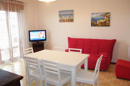 Photo 8 - Vibrant Apartment Close to the Beach - Beahost