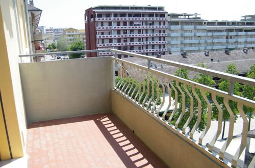 Foto 5 - Vibrant Apartment Close to the Beach - Beahost