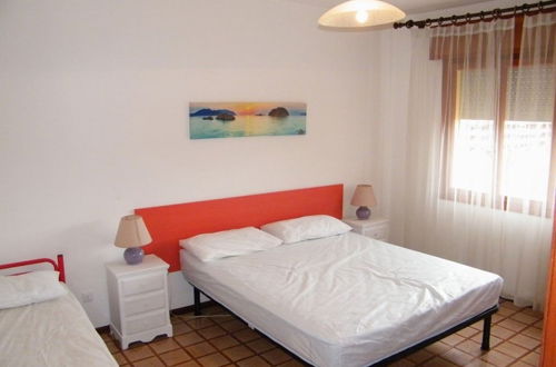 Photo 3 - Vibrant Apartment Close to the Beach - Beahost