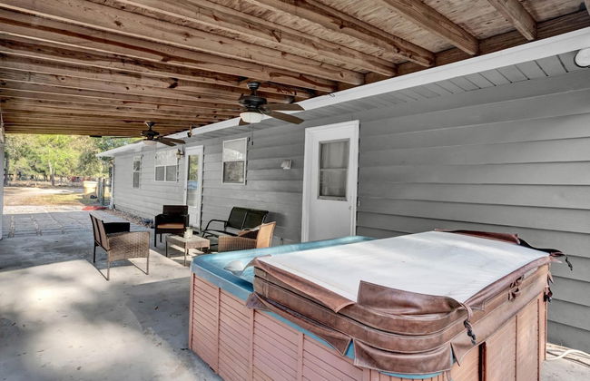 Uhost AI 4BR Retreat Hot Tub Firepit - Photo 20