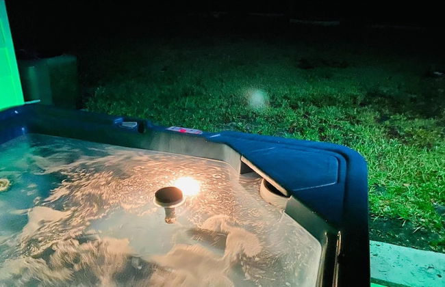 Uhost AI 4BR Retreat Hot Tub Firepit - Photo 38