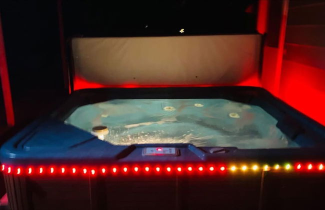 Uhost AI 4BR Retreat Hot Tub Firepit - Photo 43