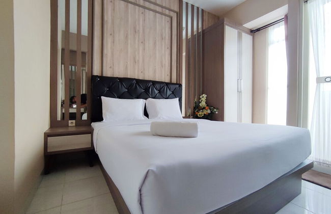 Comfortable And Modern 1Br Without Living Room At Amartha View Apartment - Foto 2