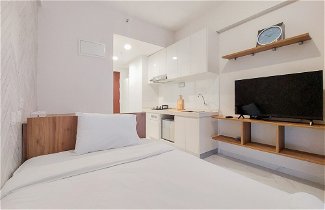 Foto 1 - Well Designed And Elegant Studio At Sky House Bsd Apartment