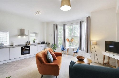 Photo 7 - Stylish Large 1-bed Apartment in Tunbridge Wells
